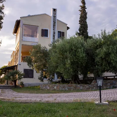 3 Olive Trees -retreat House Tatil Evi Ormília